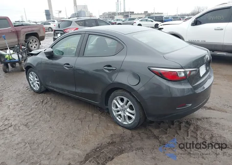 2017 Toyota Yaris Ia z USA, uszkodzony, nr VIN 3MYDLBYV1HY187028